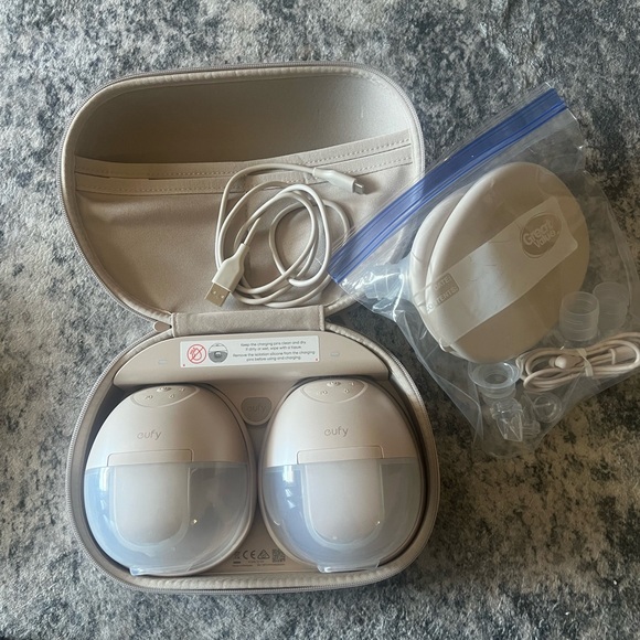 Eufy Wearable Breast Pump S1 Pro - Cream - Picture 4 of 6